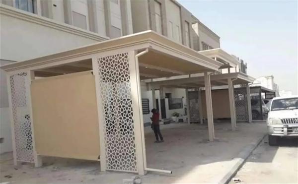 مظلات سيارات بيج مع ألواح زخرفة مقصوصة ومزراب تصريف